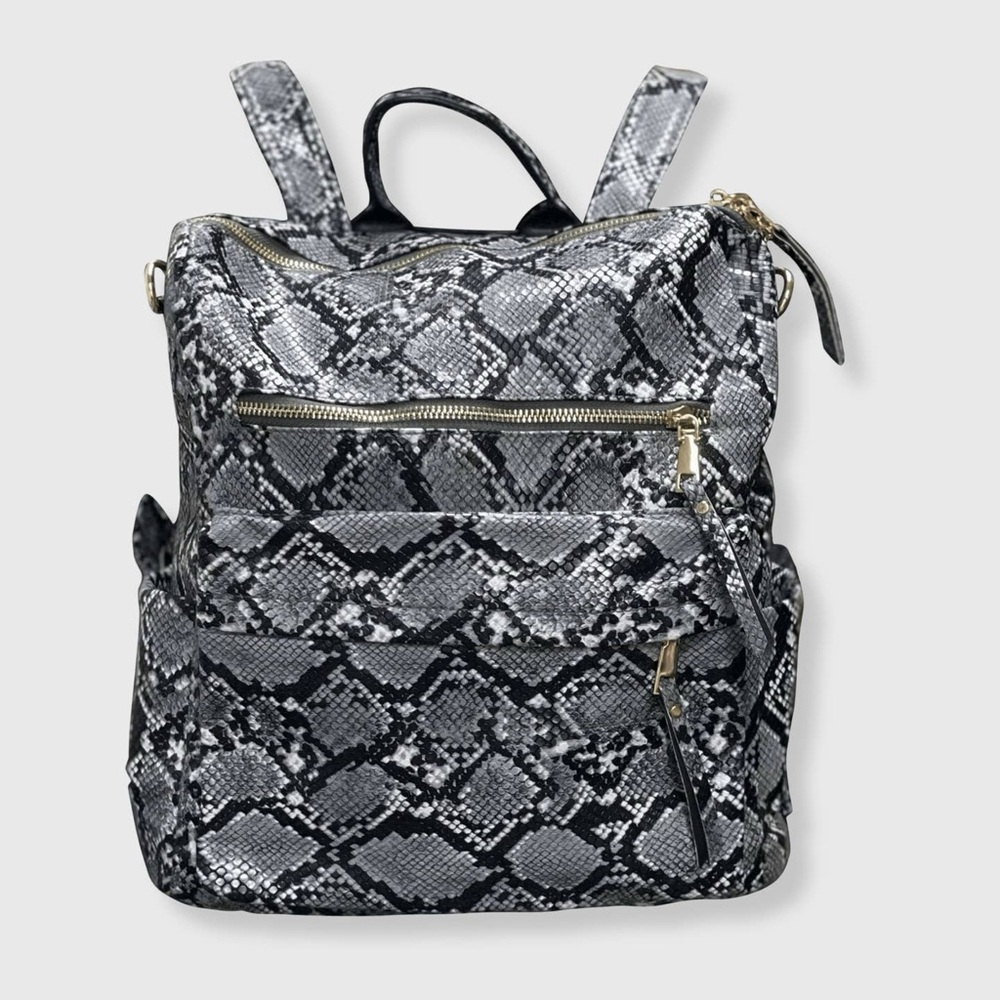 NWOT Luxurious Snakeskin Faux Leather Backpack Womens Purse w/ Zipper